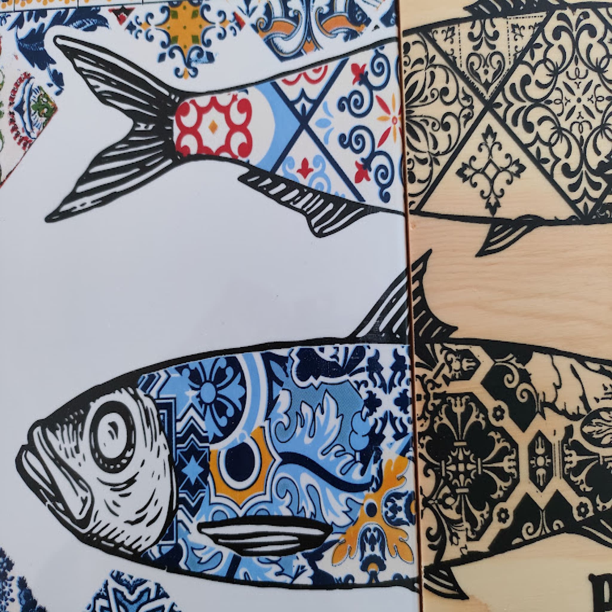 Planche à découper en bois avec azulejo sardines – Image 2