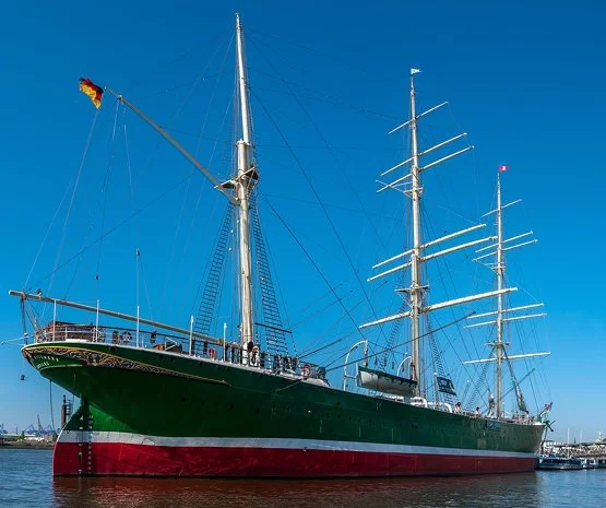 Rickmer Rickmers amarré dans le port d'Hambourg