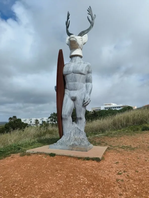 Nazaré Statue Hommage Surfeurs
